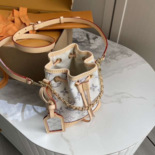 ルイヴィトンバッグ背面デザイン